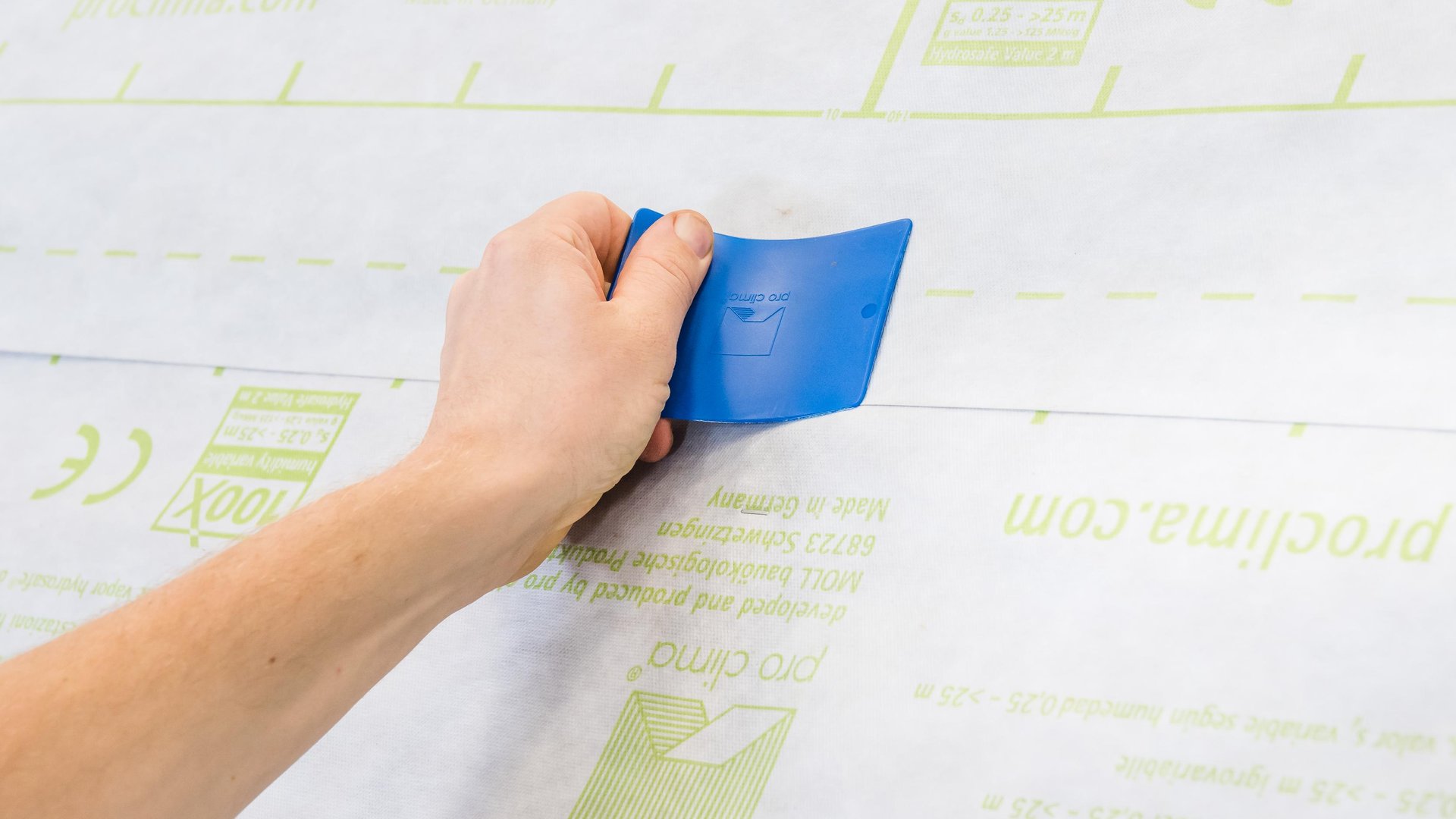 Verklebung fest anreiben