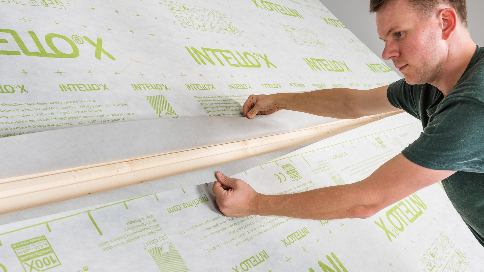 Bahnen im Überlappungsbereich antackern