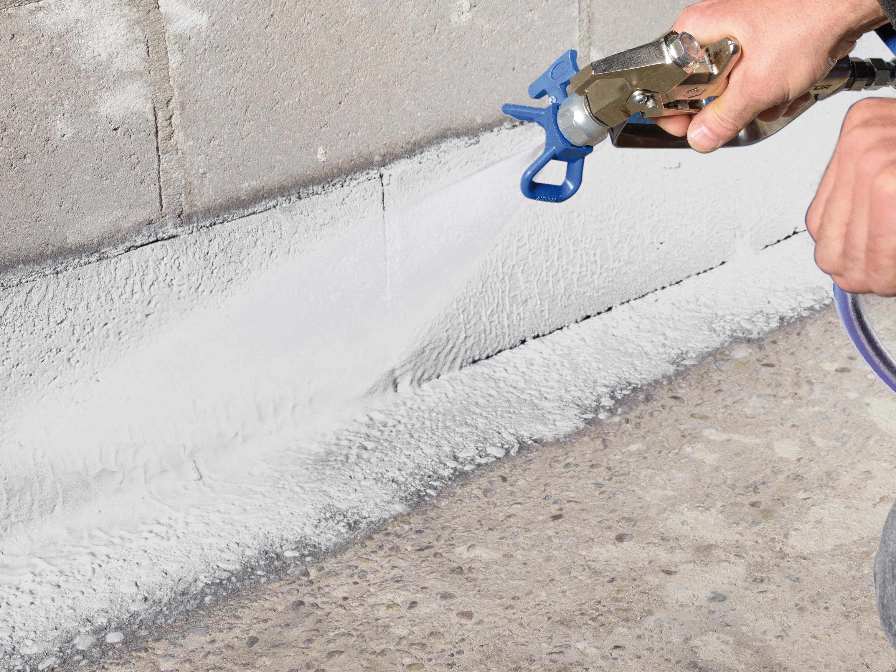 Sprühfolie auftragen (Airless Sprühverfahren)