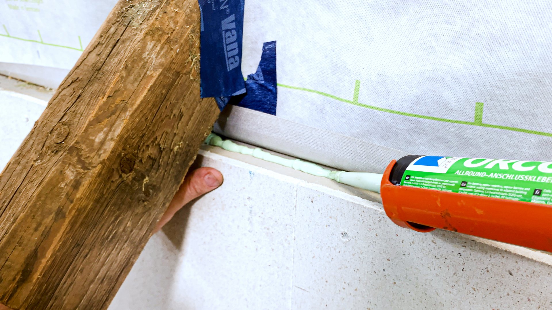 Anschluss an Mauerkrone