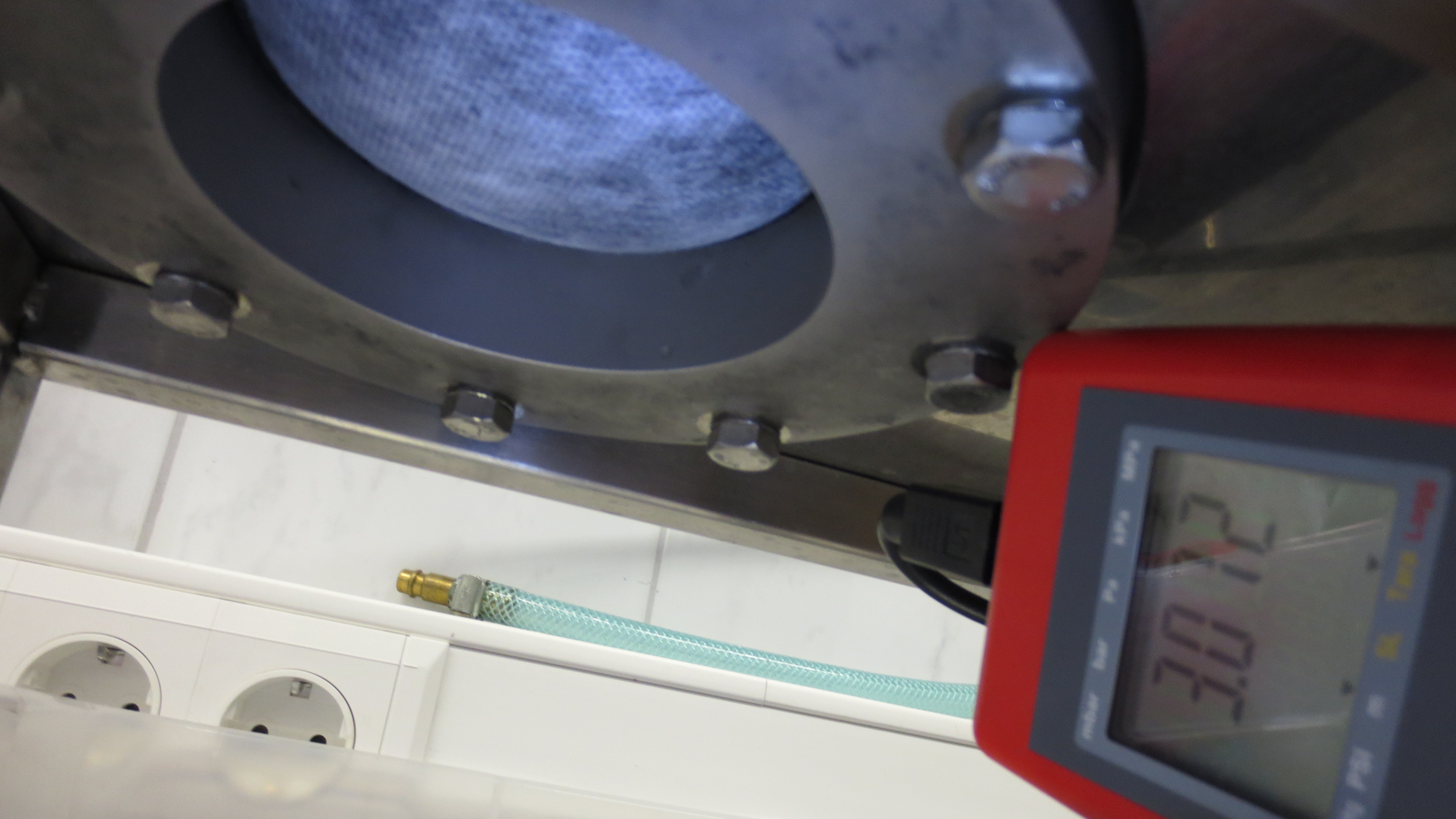 BPhys GD 4ADS 39b hydrostatischer druckversuch.jpg