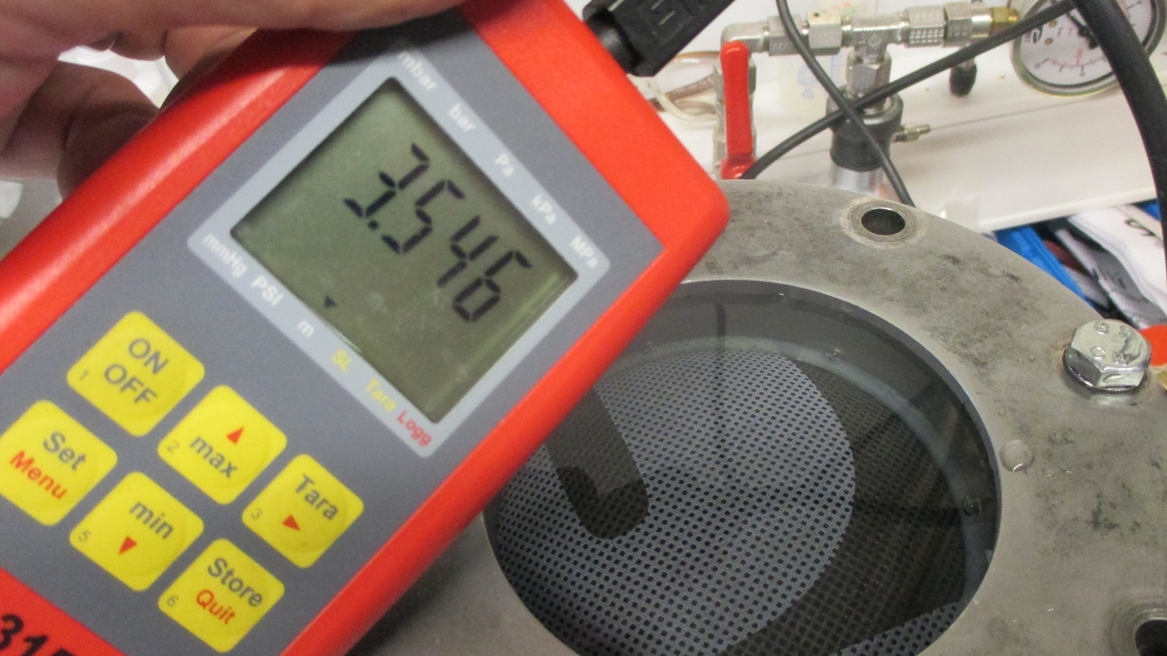 BPhys GD 4ADS 24b hydrostatischer druckversuch.jpg