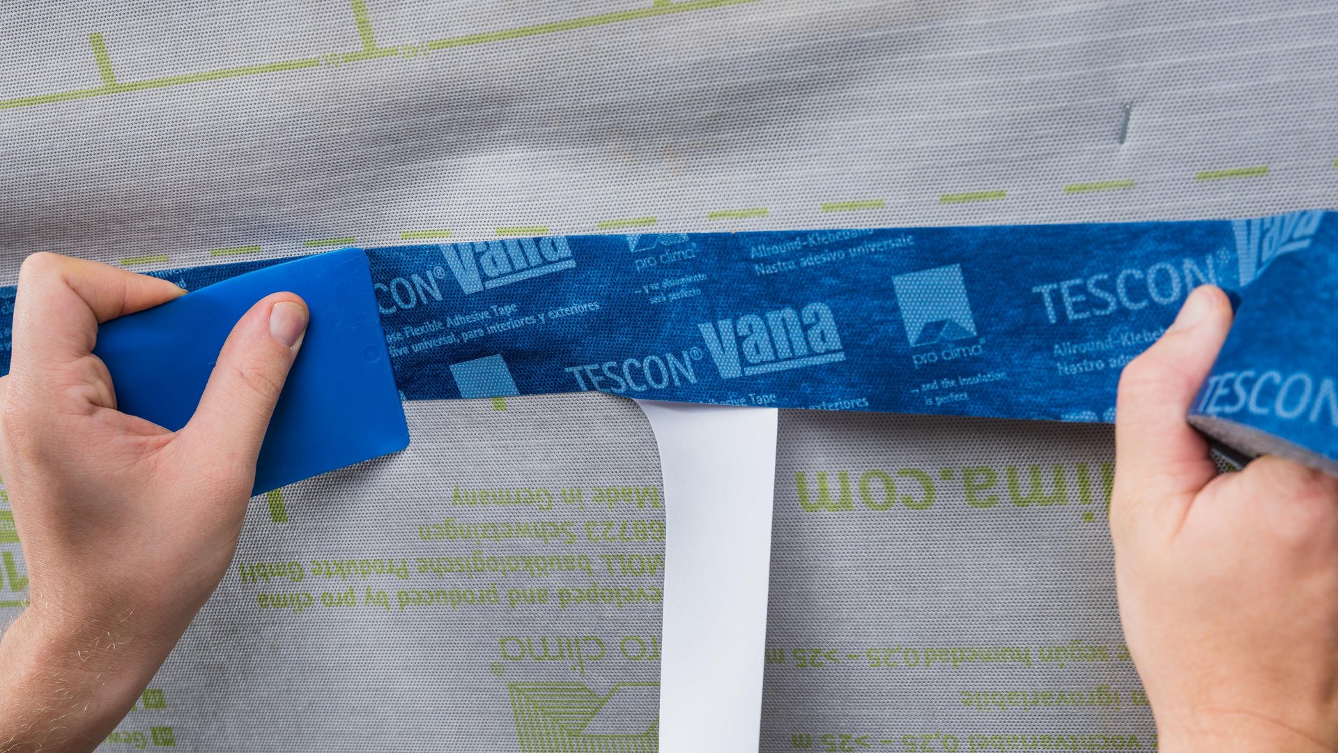 Verklebung fest anreiben