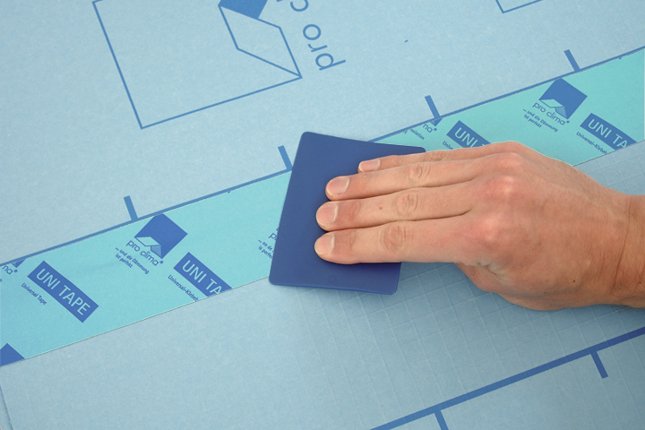 Verklebung fest anreiben