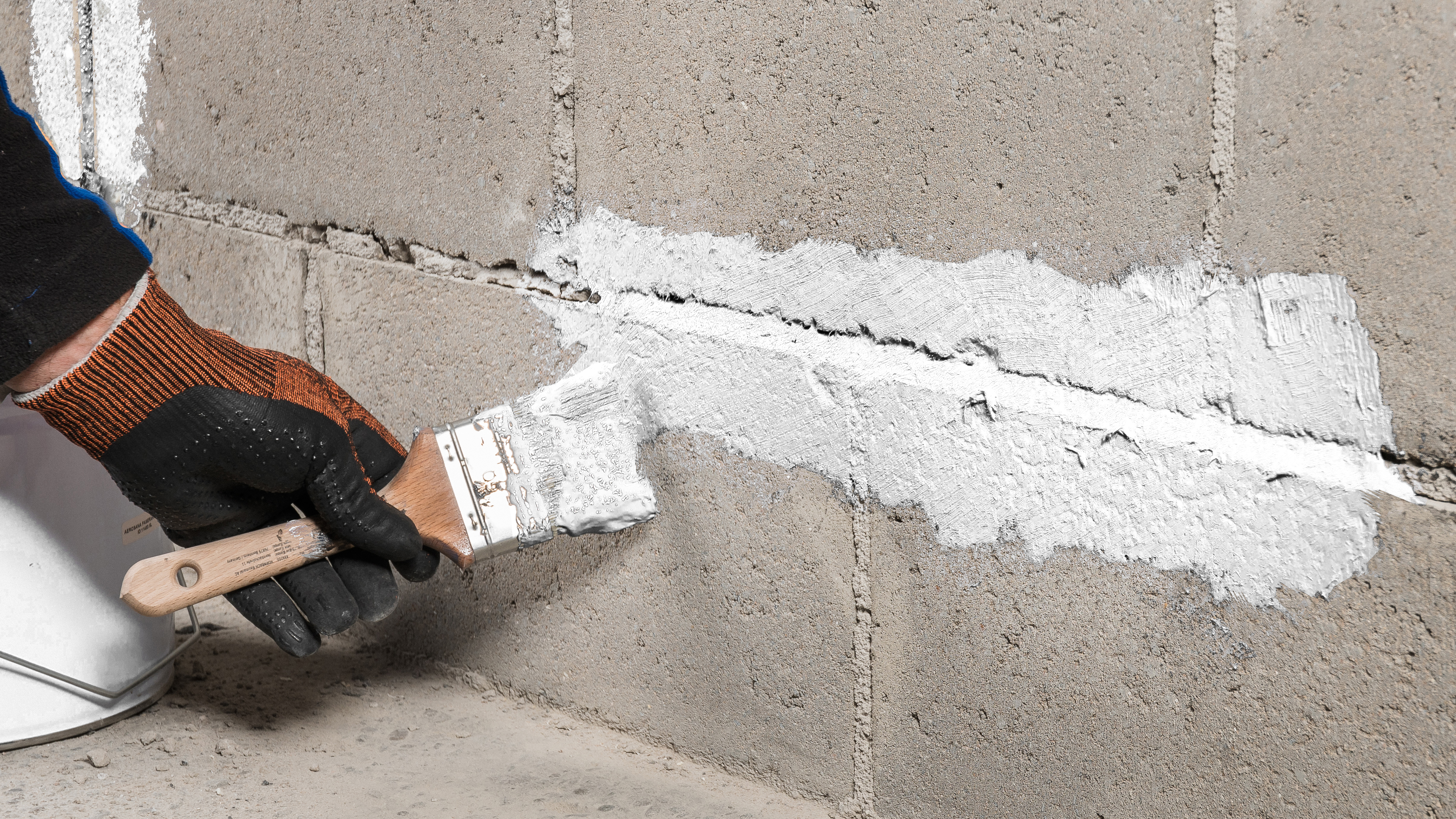 Risse bis 20 mm verfüllen