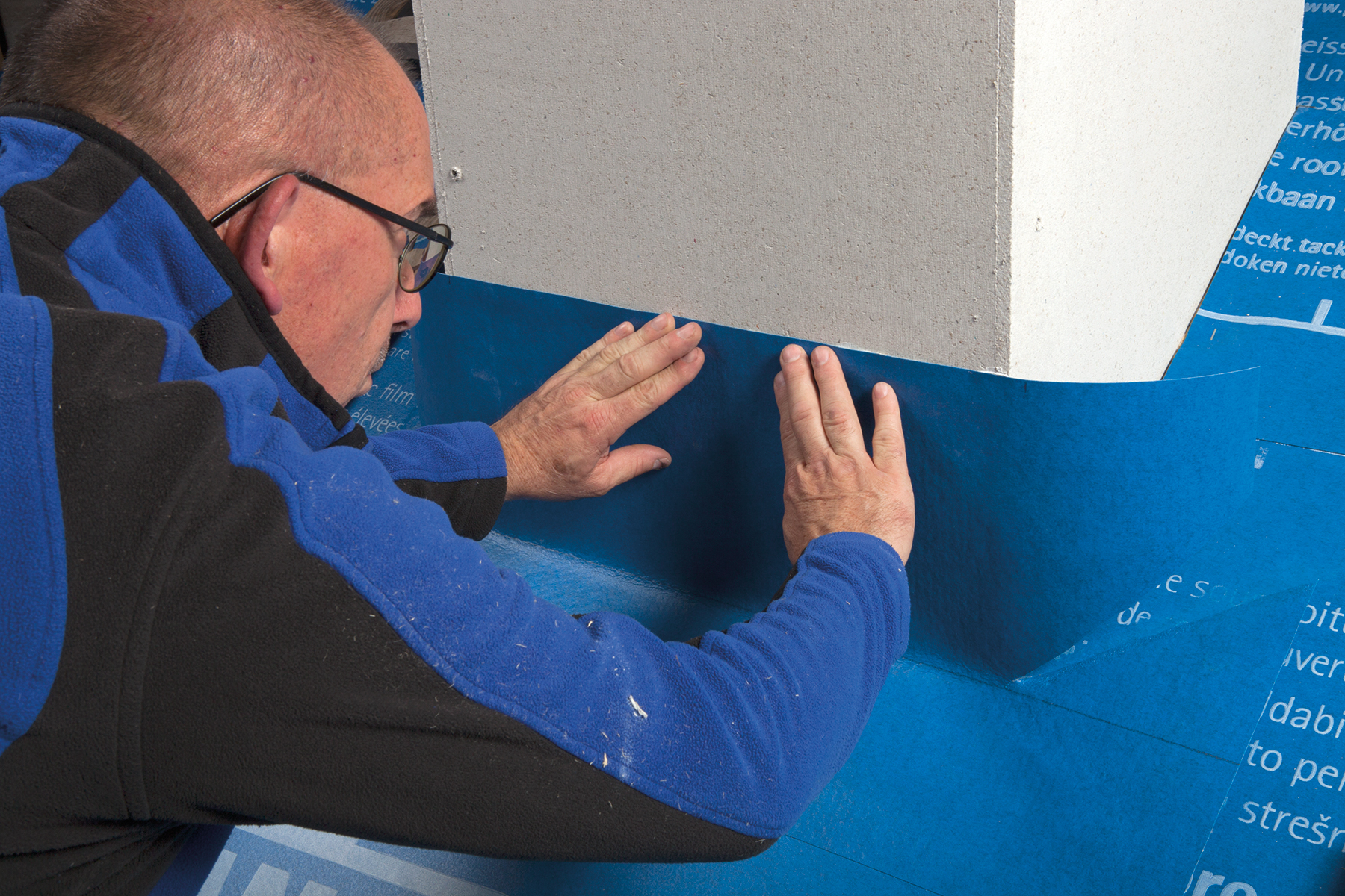 Bahn ins Kleberbett legen